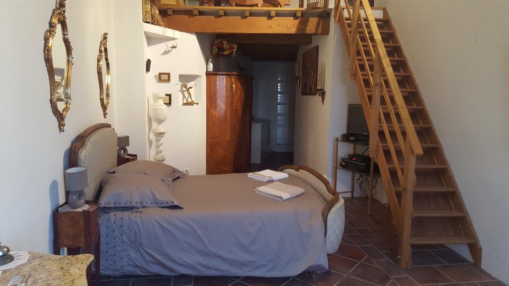 Bed and Breakfast Les Croisees à Castillon-du-Gard Extérieur photo
